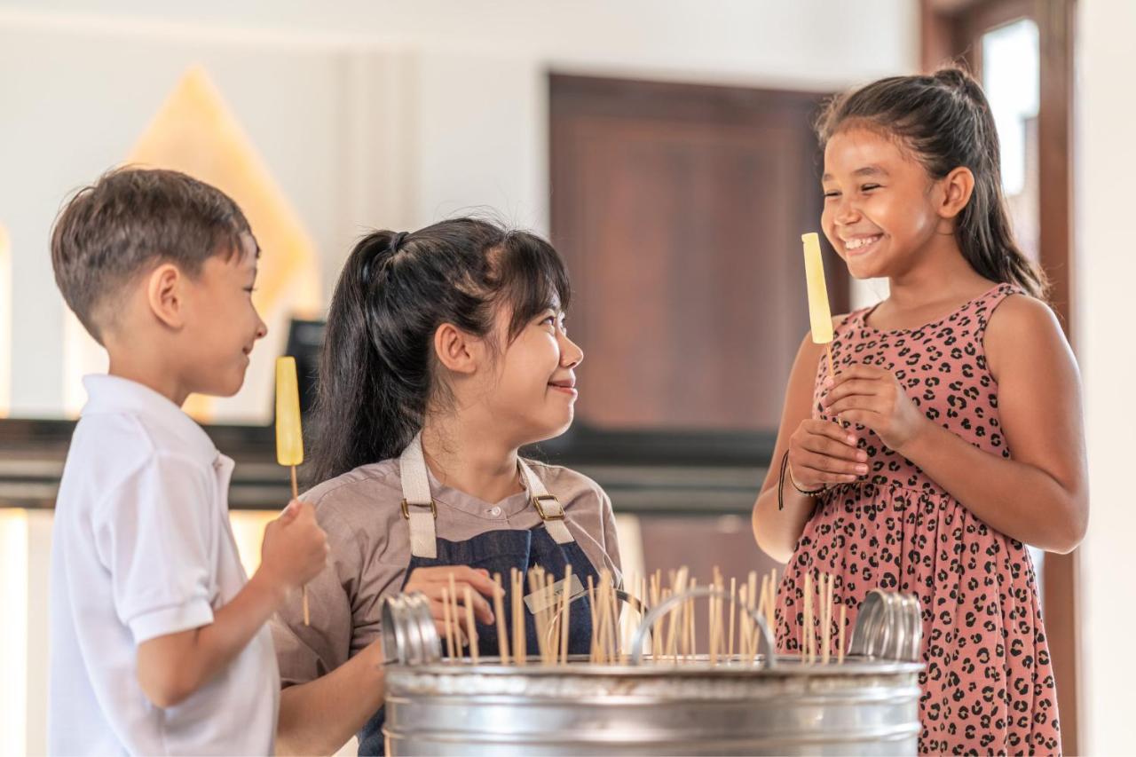 Jw Marriott Khao Lak Resort And Spa Экстерьер фото Students at the school
