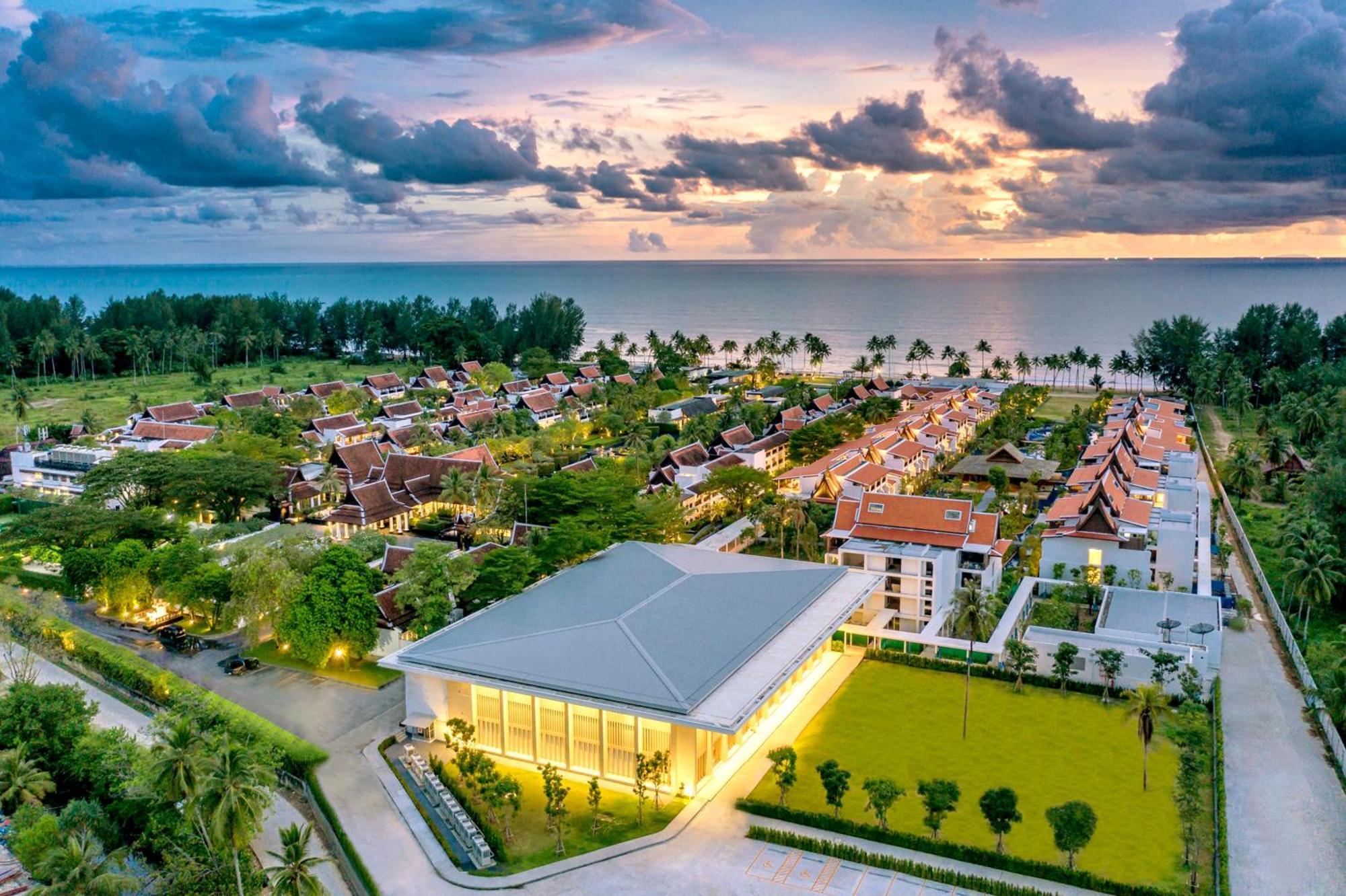 Jw Marriott Khao Lak Resort And Spa Экстерьер фото Aerial view of the resort