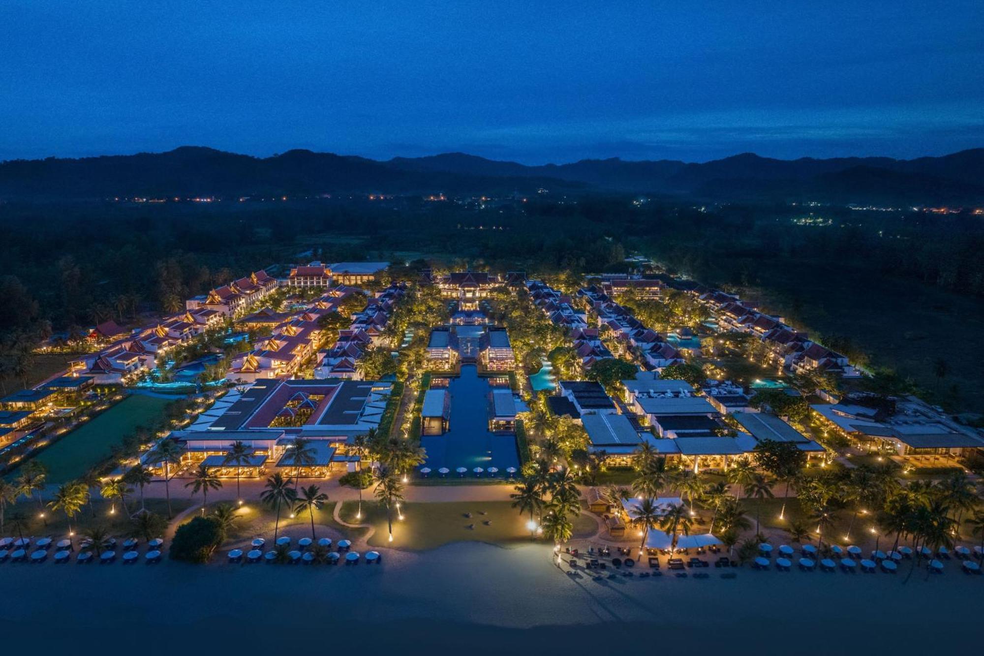 Jw Marriott Khao Lak Resort And Spa Экстерьер фото Hua Hin at night